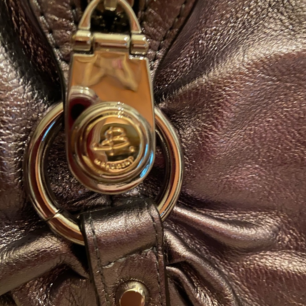 B Makowsky silver metallic handbag - Picture 1 of 3